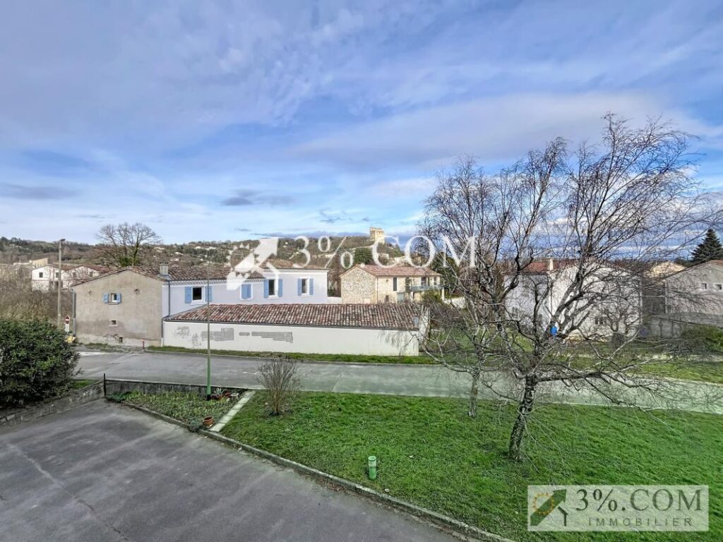 Appartement T3 avec balcon , cave et garage – 3 pièces – 2 chambres – 65 m²