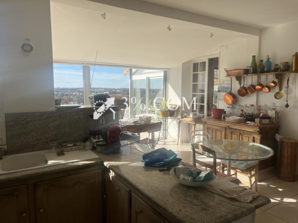 3%. COM IMMOBILIER À CHAUVIGNY VILLA COUP DE COEUR – 7 pièces – 4 chambres – 246 m²