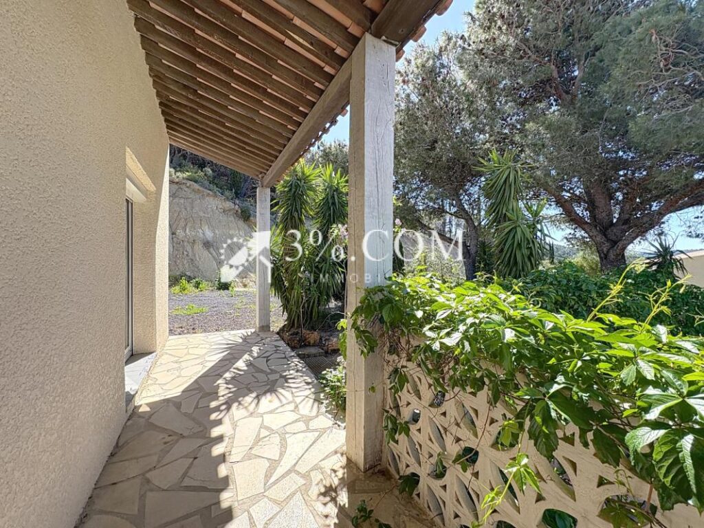 Charmante Maison de 178 m2 +Local professionnel de 150 m2 d – 8 pièces – 4 chambres – 178 m²