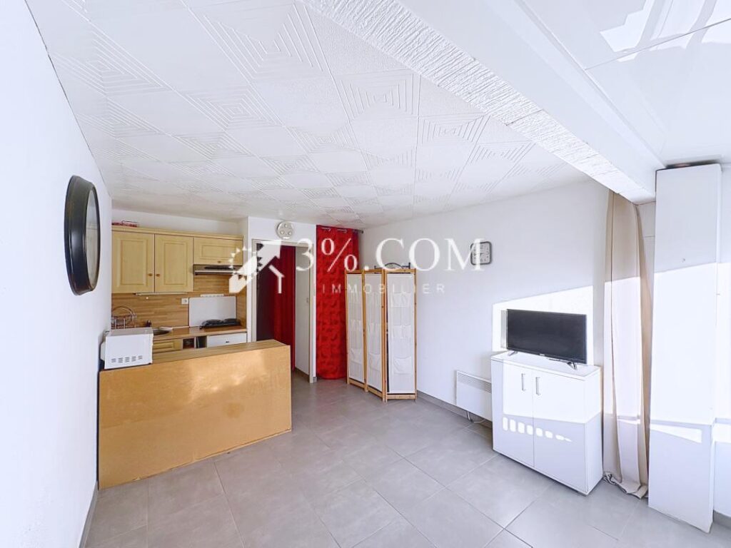 Studio de 24.85 m2 avec loggia, cellier & parking à Gruissan – 1 pièce – NR chambres – 24 m²