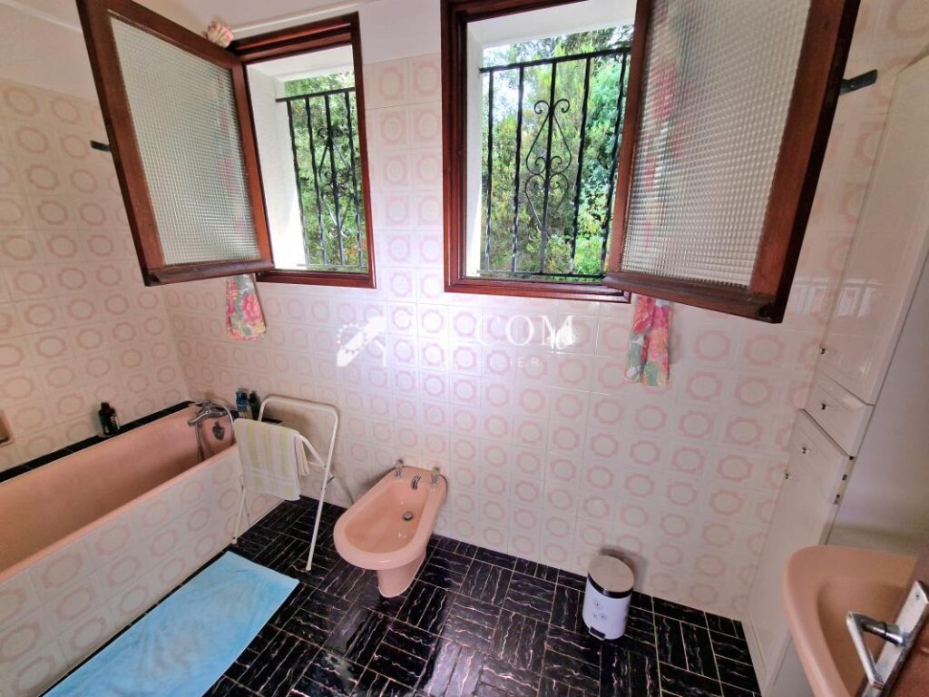 Grande villa proche centre-ville avec vue sur l’Estérel – 8 pièces – 5 chambres – 152 m²