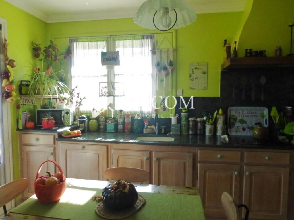 Maison de caractère 4 chambres, bureau et spacieux jardin ar – 8 pièces – 4 chambres – 183 m²