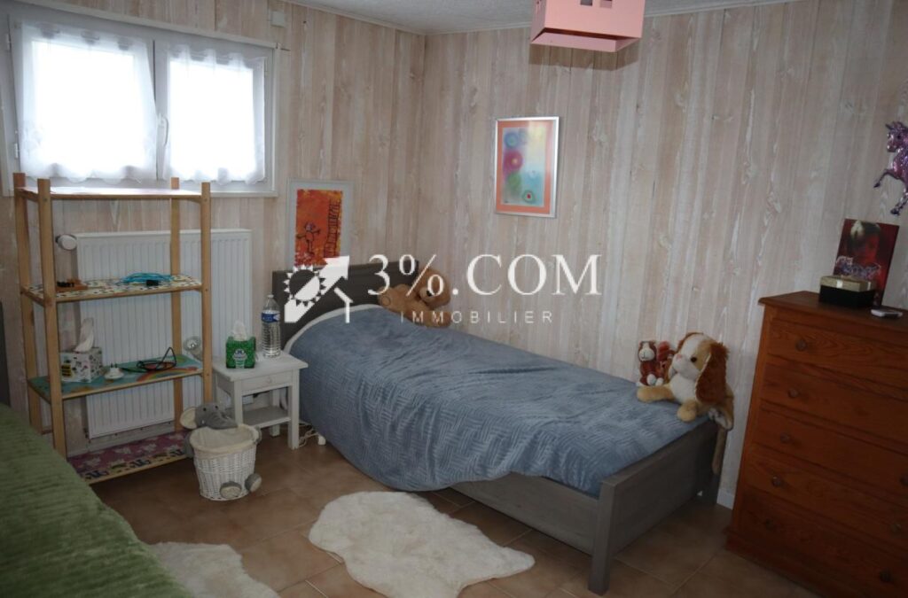 Maison 4 chambres, jardin, garages – 6 pièces – 4 chambres – 141 m²