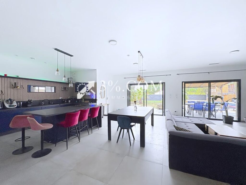 Belle maison contemporaine 6 pièces de 148 m2 avec piscine – 6 pièces – 4 chambres – 148 m²