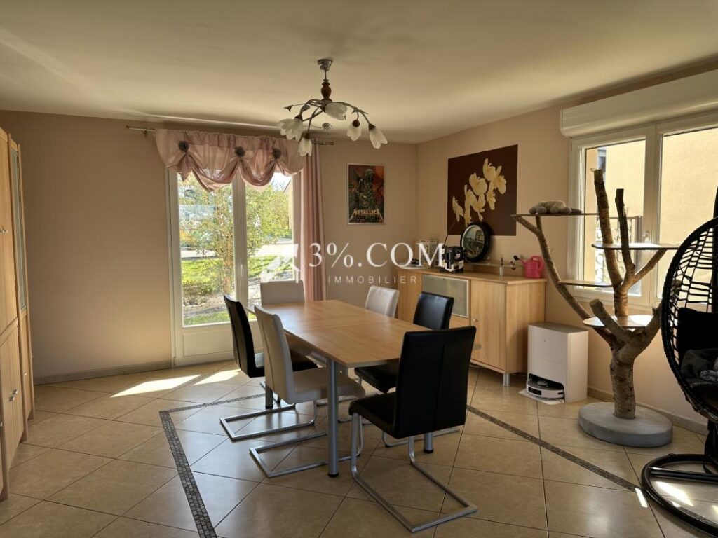 Maison individuelle 7 pièces dont 4 chambres 164 m2 TOUL – 7 pièces – 4 chambres – 164 m²