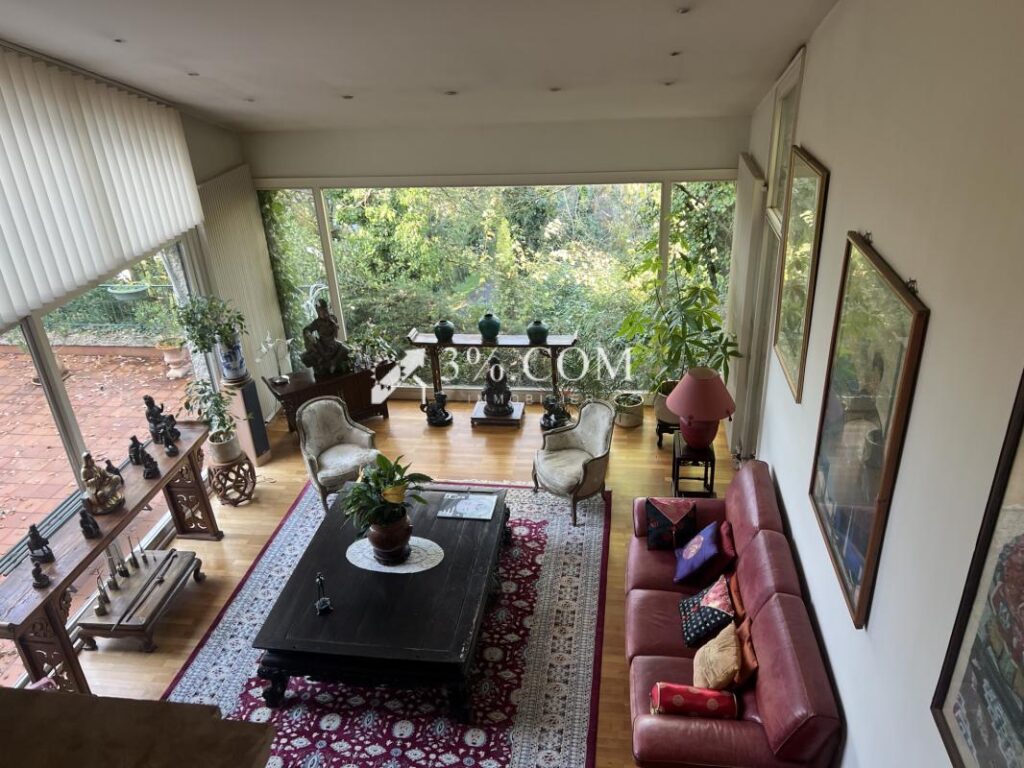 3%. COM IMMOBILIER À POITIERS – 7 pièces – 5 chambres – 281 m²