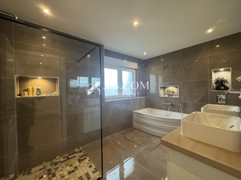 3%COM Belle maison d’architecte 4 chambres et 2 salles de b – 6 pièces – 4 chambres – 154 m²