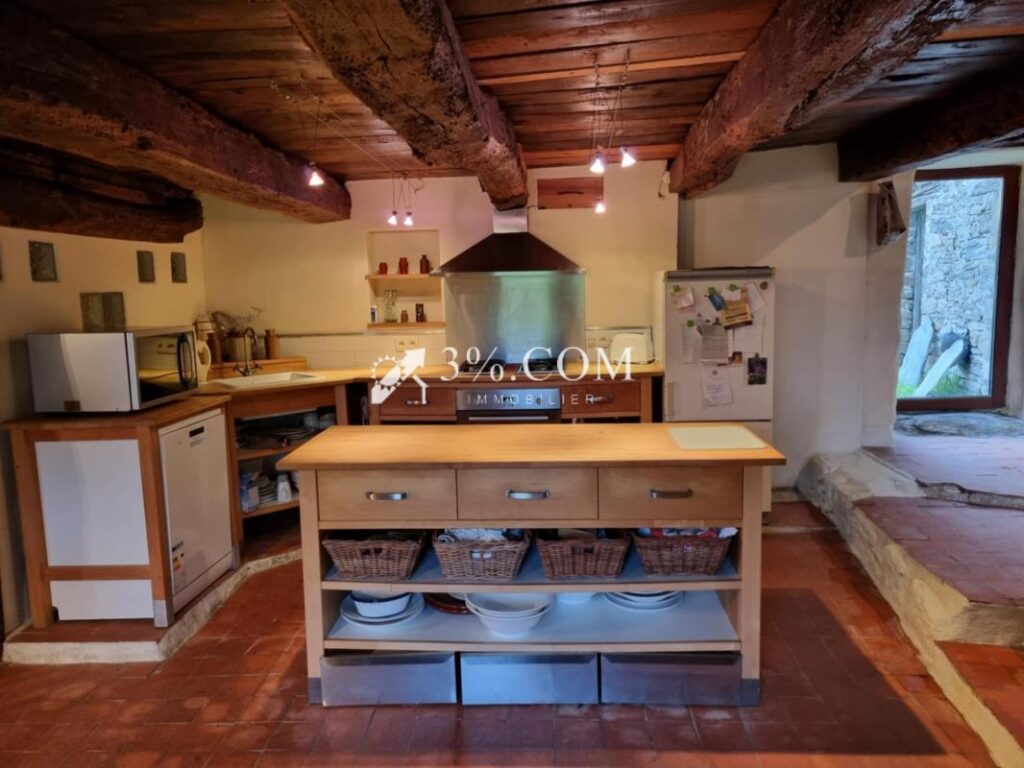 Jolie maison en pierres avec petite dépendance – 5 pièces – 3 chambres – 107 m²