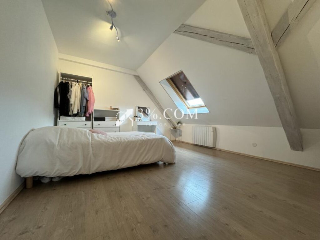 3%COM Très belle demeure avec piscine – 8 pièces – 5 chambres – 251 m²