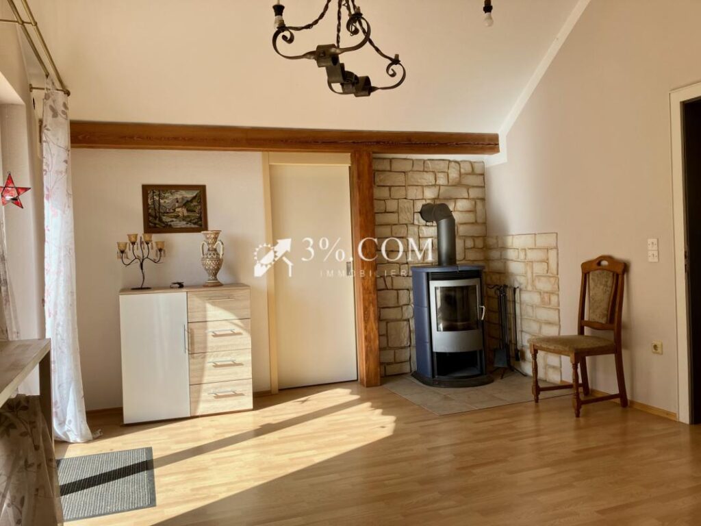 Maison avec grand terrain et dépendances – 7 pièces – 4 chambres – 142 m²