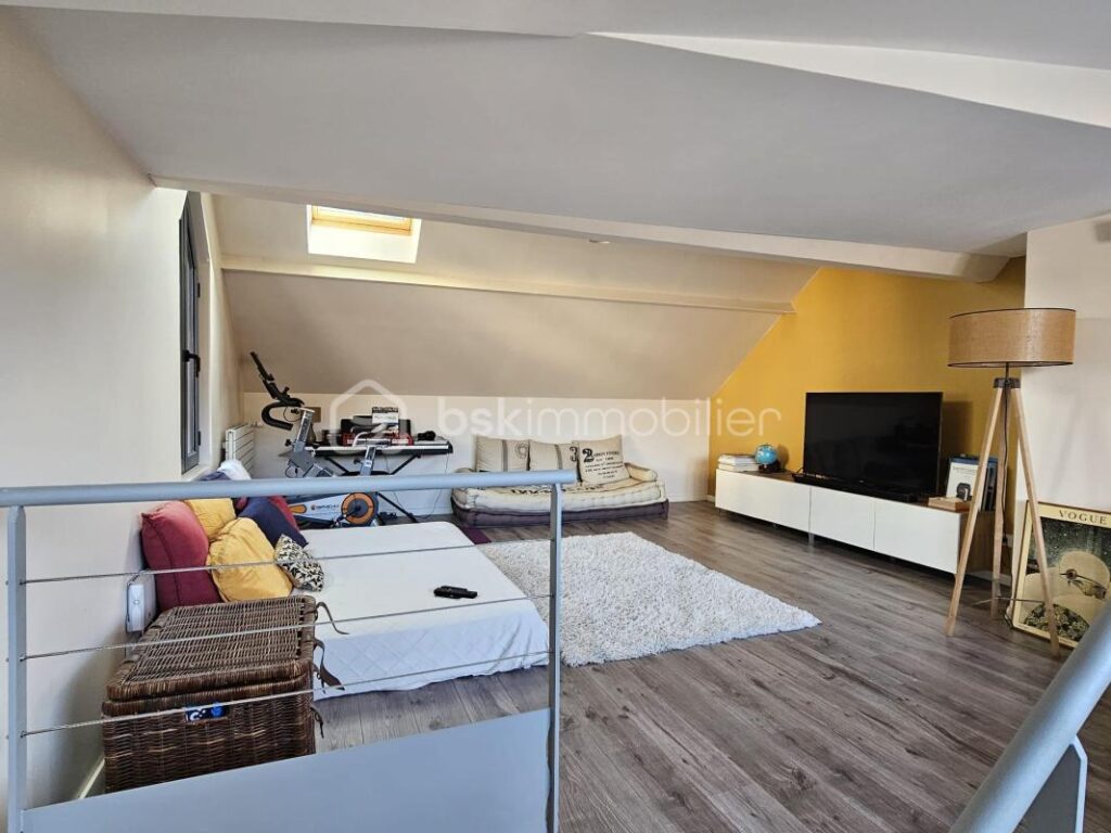 Maison de ville contemporaine avec terrasse et rooftop – 6 pièces – 3 chambres – 149 m²