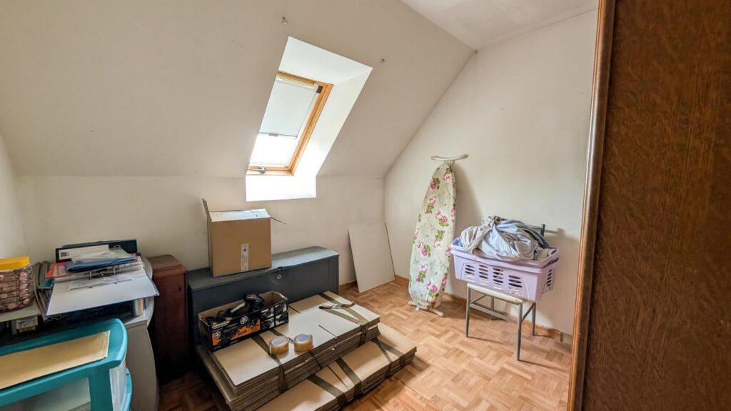 Pavillon individuel de 2000 – 3/4 Chambres – Terrain 1645 m² – 6 pièces – 4 chambres – 92 m²