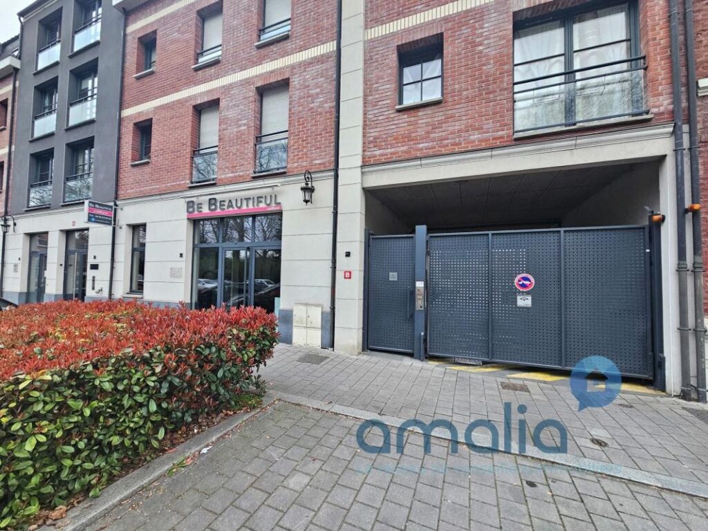 Appartement 3 pièces – 65m² dans résidence R+3 avec ascenseur, place de parking privative et cave – 3 pièces – 2 chambres – 65 m²