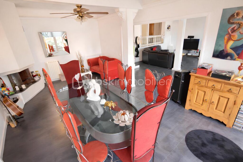 VILLA DE PLAIN-PIED VUE MER – 167 m² – TERRASSES – PISCINE – ROOF-TOP – À 50 MÈTRES DE LA MER – PROCHE PLAGES DES SABLETTES – 3 CHAMBRES + DÉPENDANCE – 599 000 € – 6 pièces – 4 chambres – 167 m²