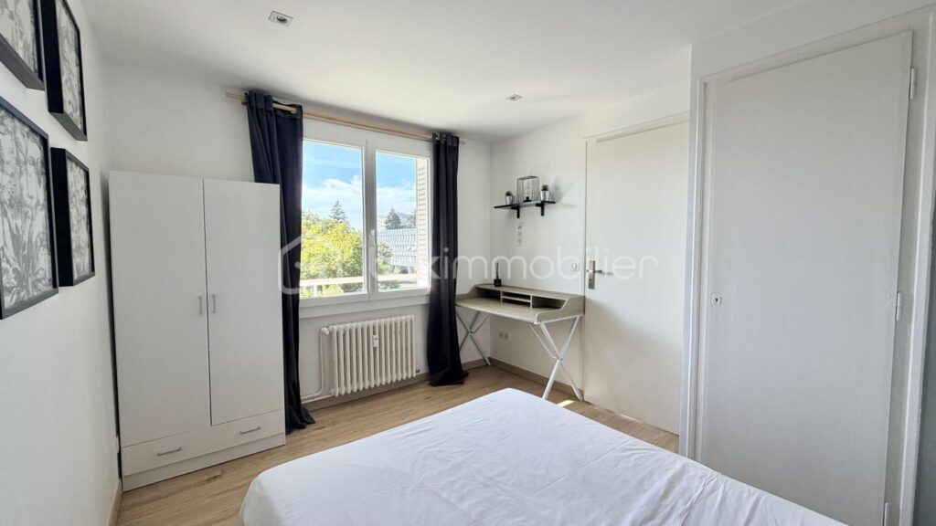 T3 traversant Annecy avec vue sur le Veyrier et le Semnoz – 3 pièces – 2 chambres – 61 m²