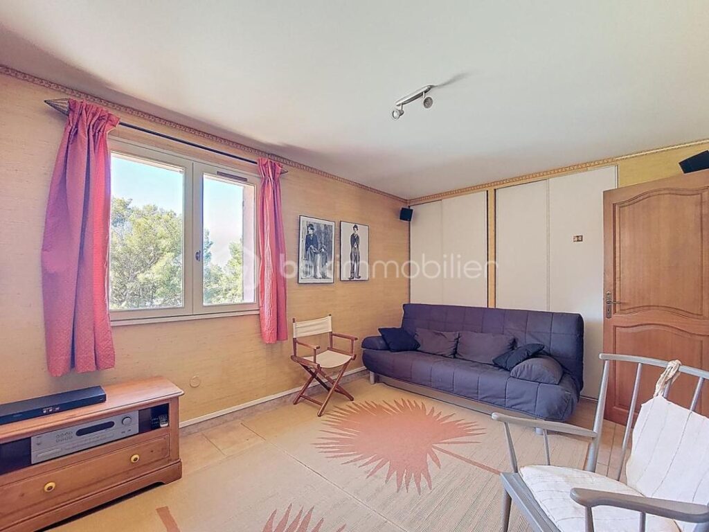 VILLA DE CARACTERE – 6 pièces – 5 chambres – 135 m²