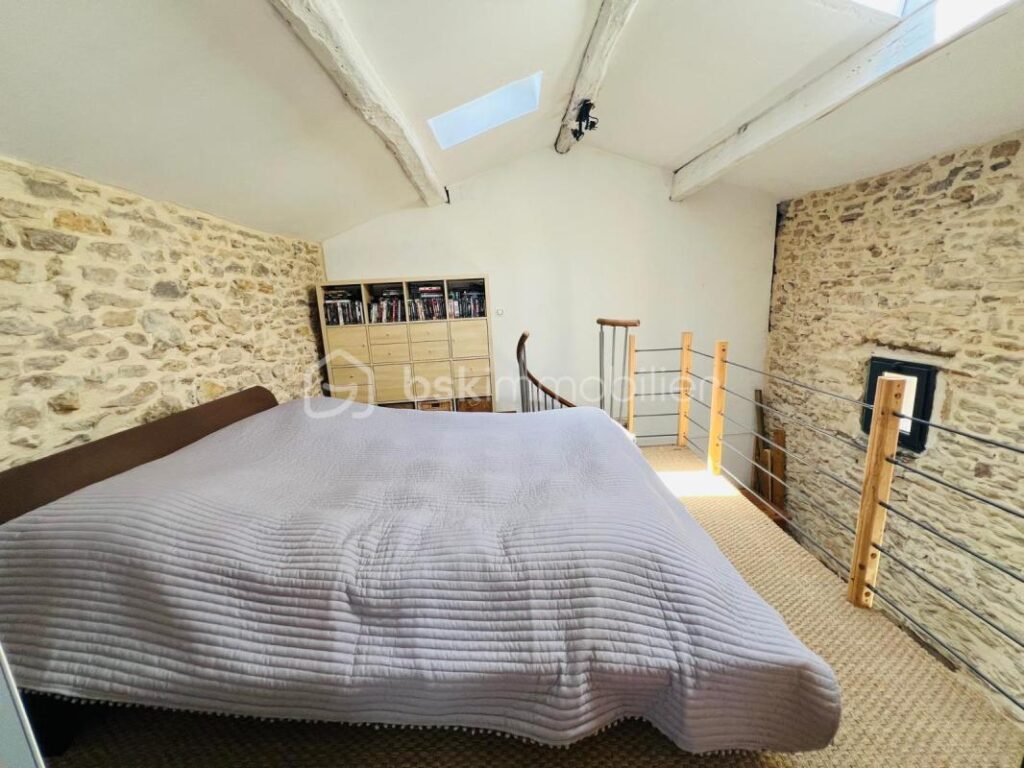 MAISON T3 AVEC TERRASSE – CHARME DES PIERRES DOREES ET DU BOIS – 3 pièces – 2 chambres – 93 m²