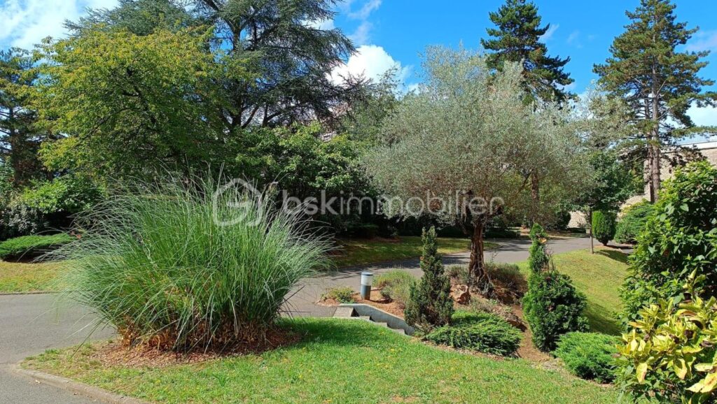 3 pièces de 64m² – lumineux et refait à neuf -vue jardin – parking – bords de Marne – 10 min RER A – 3 pièces – 2 chambres – 64 m²