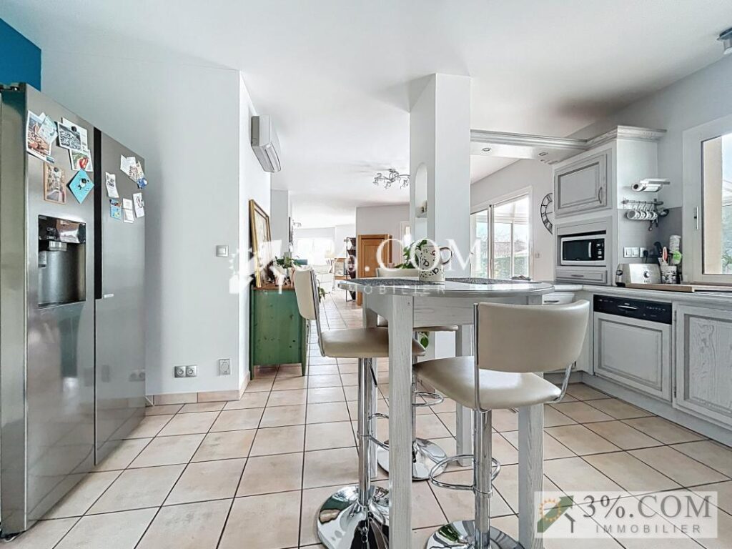 Maison 150,59 m2 habitables avec sous-sol et piscine dans se – 5 pièces – 4 chambres – 150 m²