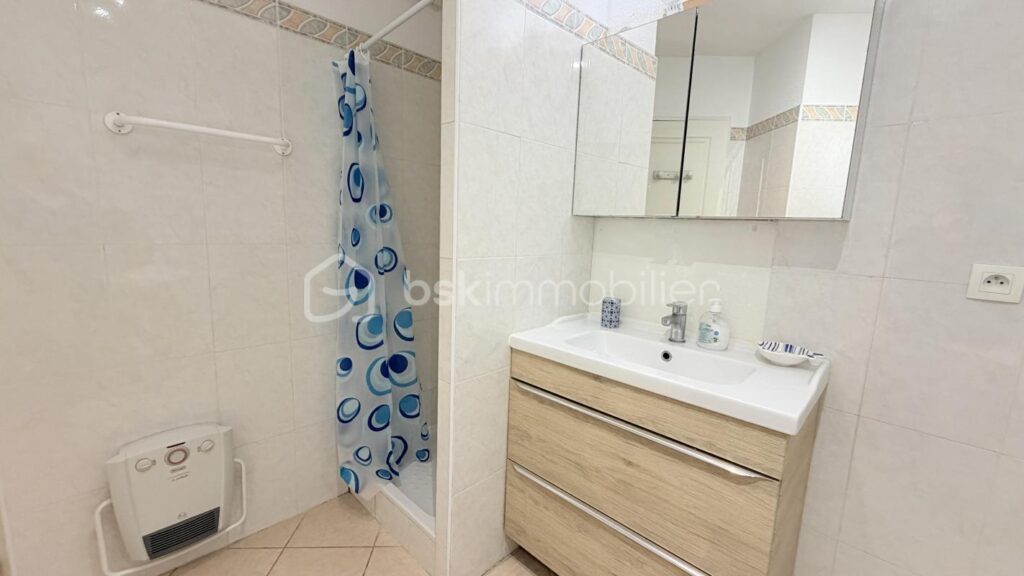 GRAND STUDIO AVEC COIN NUIT + PARKING / VUE MER ET FORET – 1 pièce – 1 chambre – 40 m²