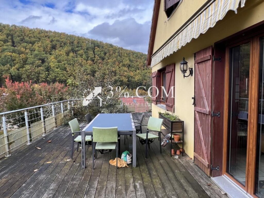 Jolie Maison à vendre bénéficiant d’une belle vue sur les va – 5 pièces – 3 chambres – 129 m²