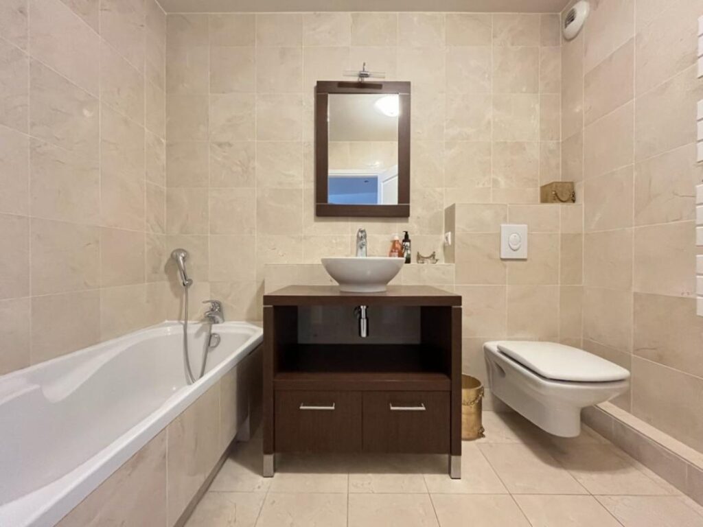 NICE OUEST – AV. DE LA LANTERNE / FABRON 4P – 120 m² – Terrasses 48 m² – Vue mer – Clim – Piscine – Garages – 4 pièces – 3 chambres – 120 m²