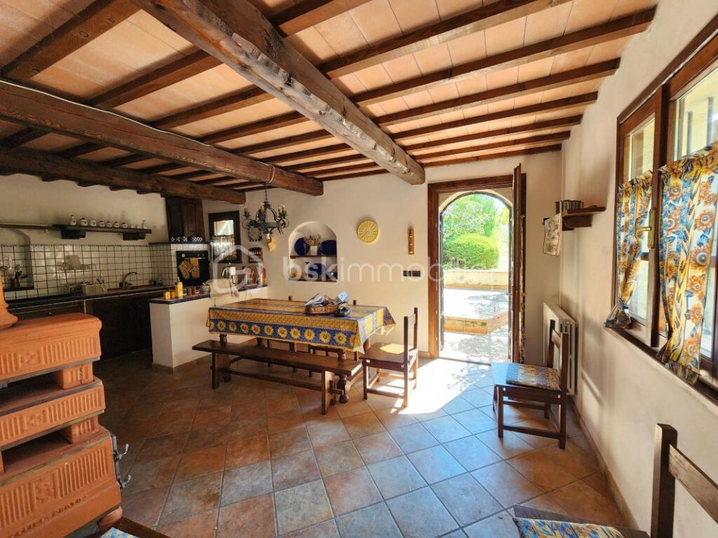 Mas Authentique au Cœur du Luberon sur plus de 2,7 hectares – 5 pièces – 3 chambres – 180 m²
