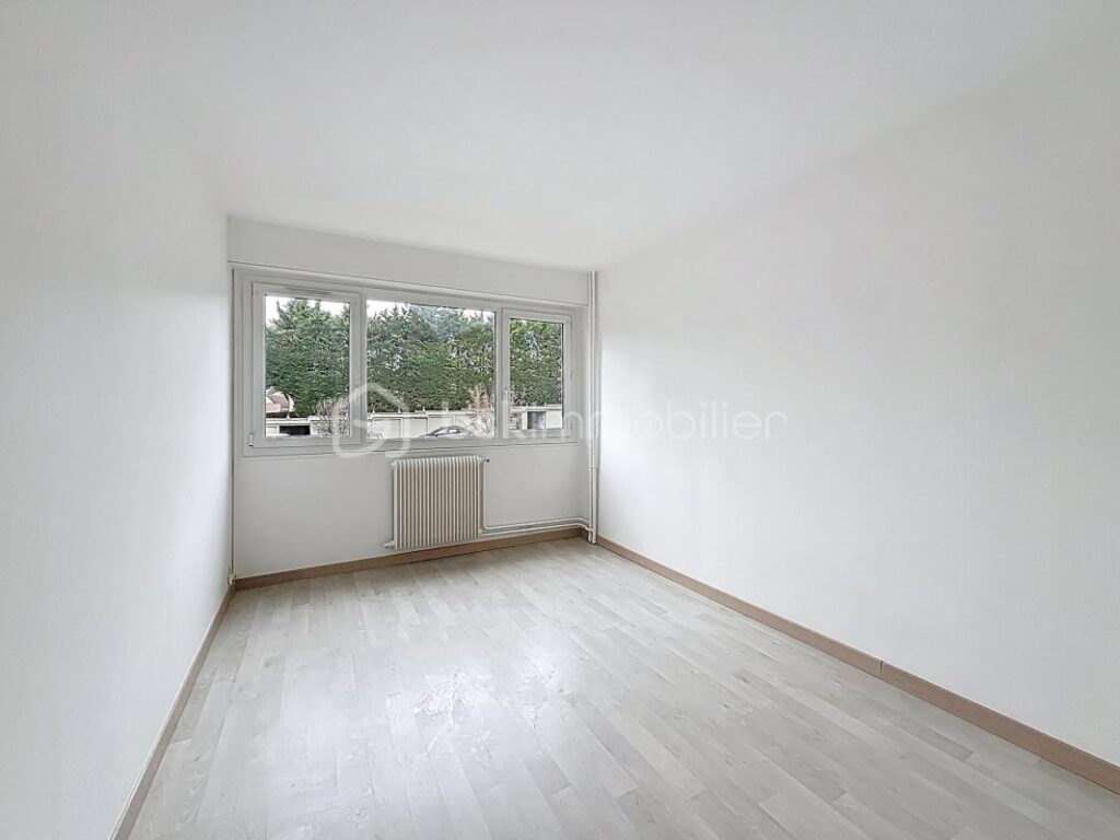 🌿 SOISY-SUR-SEINE (91450) – Appartement 3 pièces de 75 m² entièrement rénové – Résidence verdoyante et sécurisée – 3 pièces – 2 chambres – 75 m²