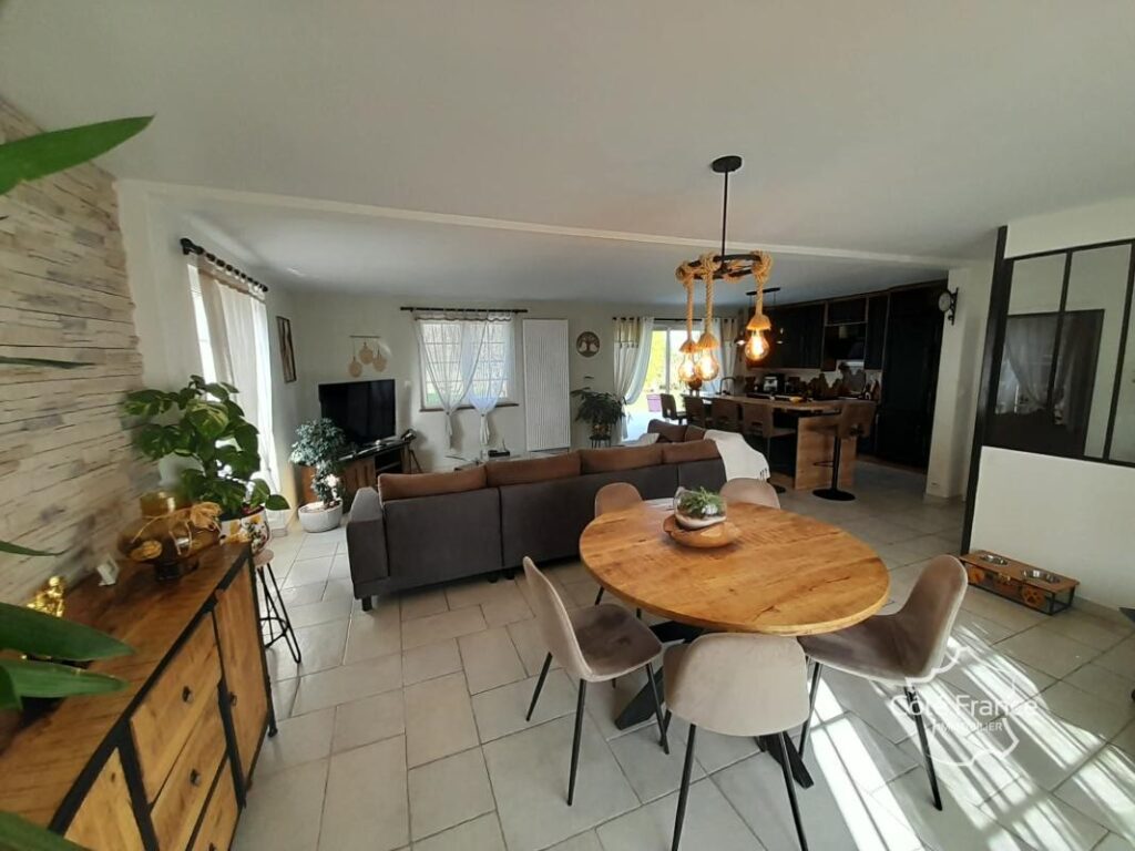 A 15 minutes de la BELGIQUE. Magnifique pavillon – 4 pièces – 3 chambres – 117 m²