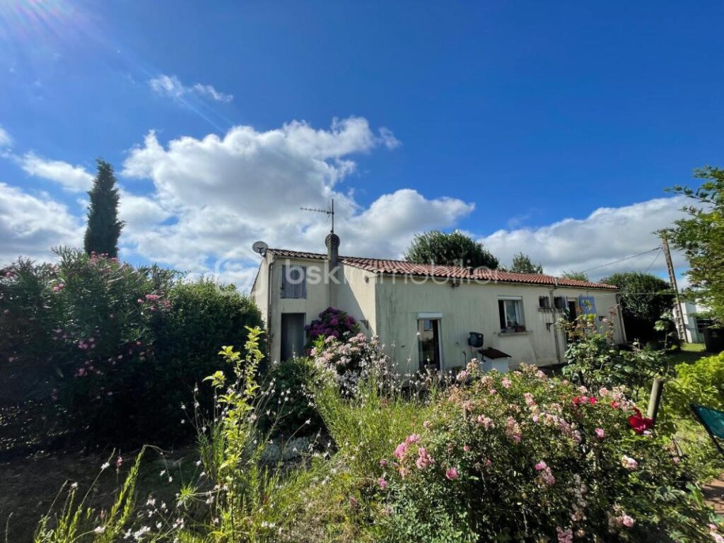 Exclusivité BSK Immobilier – Maison d’exception au cœur de la nature, à 2 minutes du centre-ville – 5 pièces – 3 chambres – 91 m²