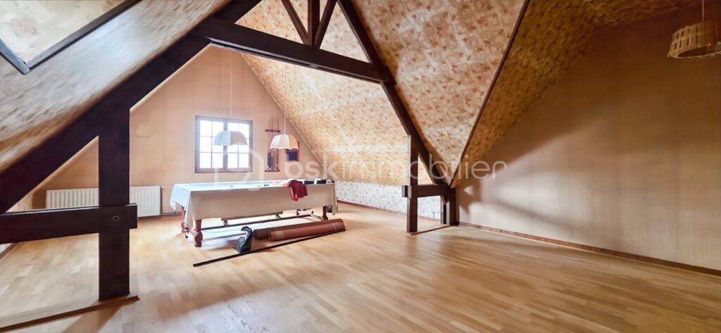 Idéalement située, belle maison familial dans village attractif – 8 pièces – 4 chambres – 198 m²