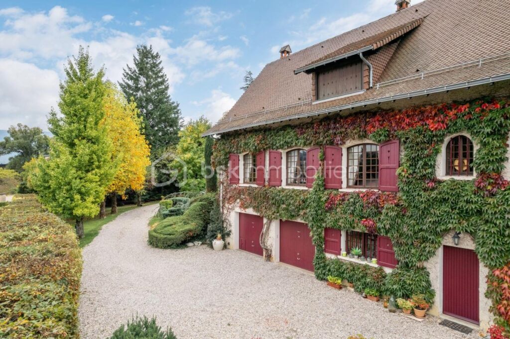 Criel de Voiron Propriété d’Exception Terrain 3766 m² 1 090 000 € – 7 pièces – 6 chambres – 360 m²