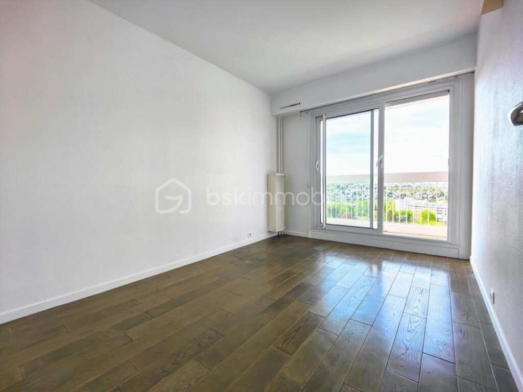 Appartement 98m2 – double balcon cave 2 pl parking – 5 pièces – 3 chambres – 96 m²
