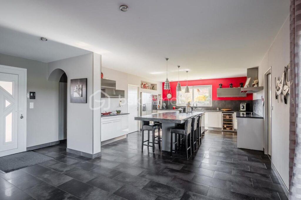 RARE MAISON PLAIN PIED DOUBLE GARAGE PISCINE SPA ET HAMMAM – 7 pièces – 4 chambres – 190 m²