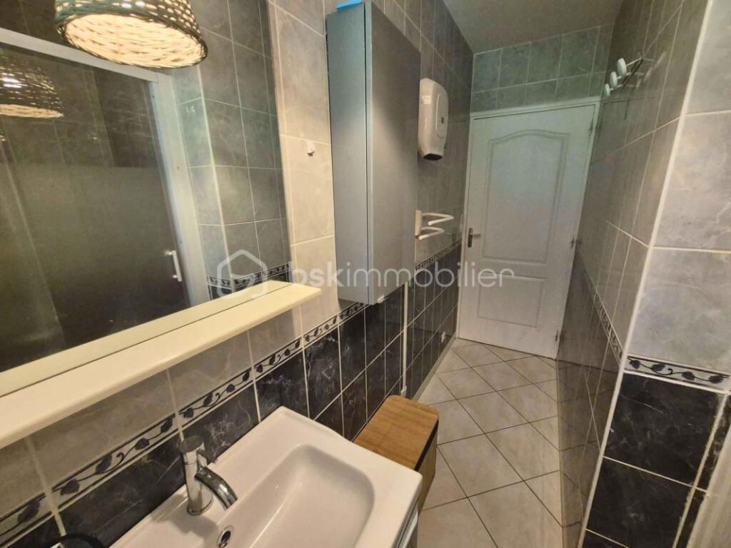 Maison individuelle 137m2, clé en main – Autonomie de plain‑pied – Vue sur étang – Terrain 860 m2 clos & garage – Aucun travaux – 4 pièces – 3 chambres – 137 m²