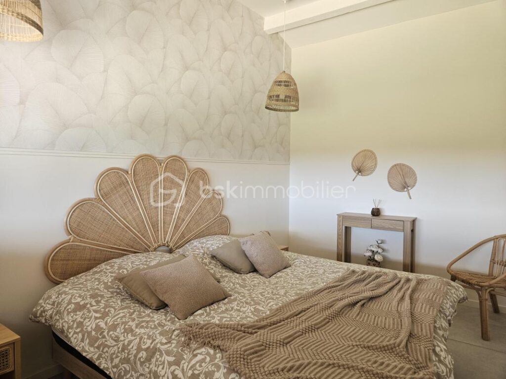 A vendre RARE ! Magnifique maison de caractère rénovée avec dépendance, patio, terrasses, grand garage et cave – 208 m2 habitables – Pinet (Hérault) – 6 pièces – 4 chambres – 186 m²