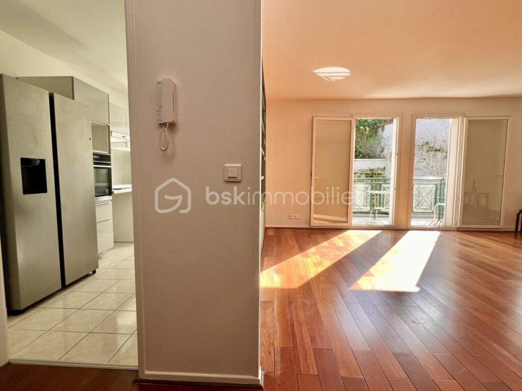 T4 en duplex avec 3 chambres lumineux de 96 m2 – 4 pièces – 3 chambres – 95 m²