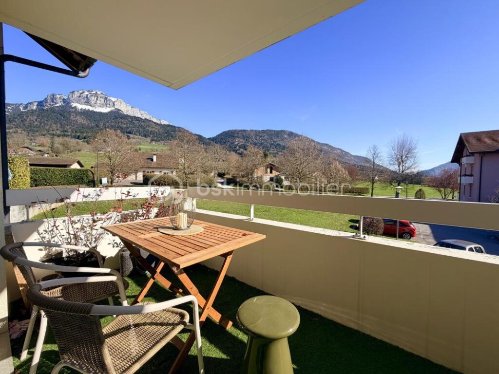 Appartement T2 avec balcon, cave et garage au centre de Villaz – 2 pièces – 1 chambre – 52 m²