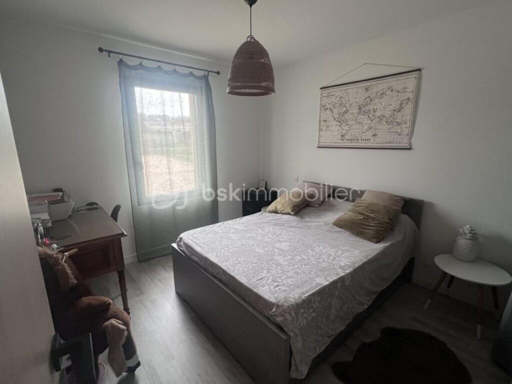 Contemporaine de 190m2 4 Chs Habitation et espace libéral attenant 470000€ St Seurin sur L’ Isle – 8 pièces – 4 chambres – 190 m²