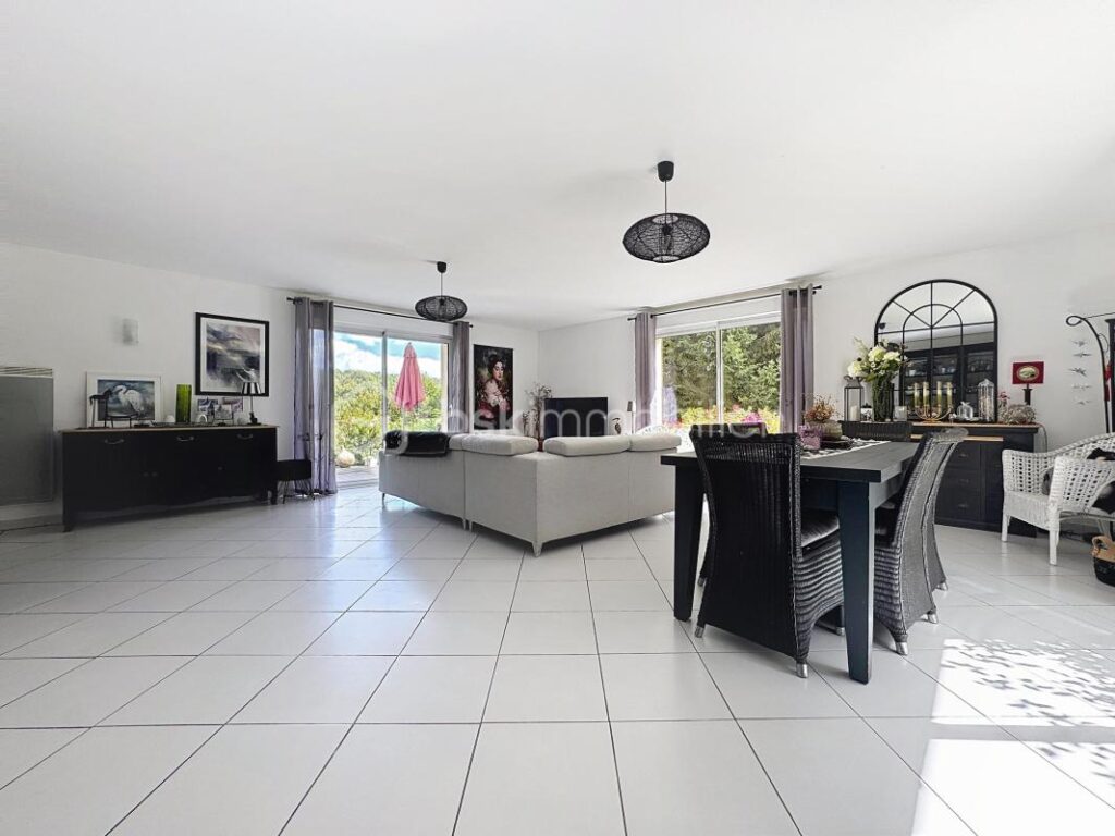 Élégante maison contemporaine de 149 m² au cœur d’un environnement privilégié – 5 pièces – 3 chambres – 149 m²