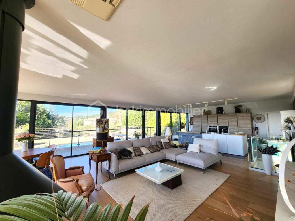 À Pézenas, superbe villa d’architecte – 3 pièces – 3 chambres – 180 m²