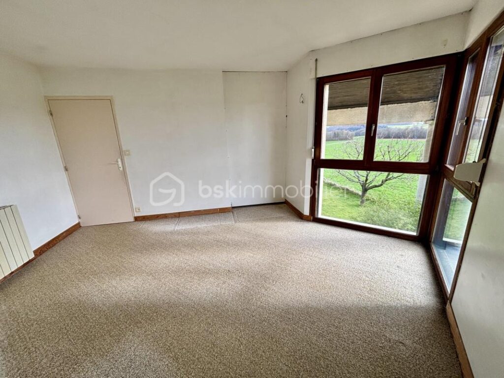 Belle maison T7 d’architecte à rafraîchir avec garage et jardin à Saint-Marceau – 7 pièces – 5 chambres – 165 m²