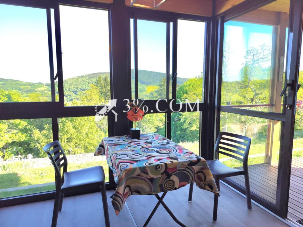 Chalet avec vue dégagée de 69m2 et 2 chambres sur 1330m2 clo – 3 pièces – 2 chambres – 69 m²