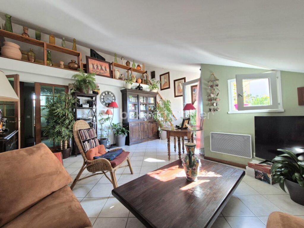 Charmant appartement en dernier étage à Courcouronnes Centre avec terrasse !!! – 3 pièces – 1 chambre – 60 m²