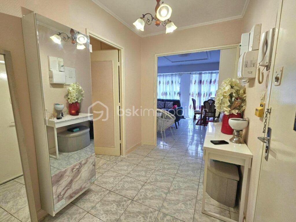 Appartement F4 82m² 3 chambres grand balcon 30m² triple exposition cave parking – 4 pièces – 3 chambres – 82 m²