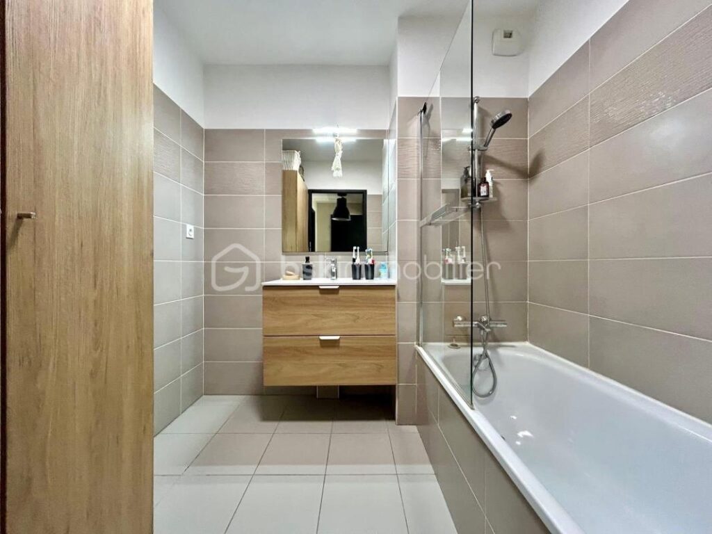 Super T3 garage double parking piscine – 3 pièces – 2 chambres – 64 m²