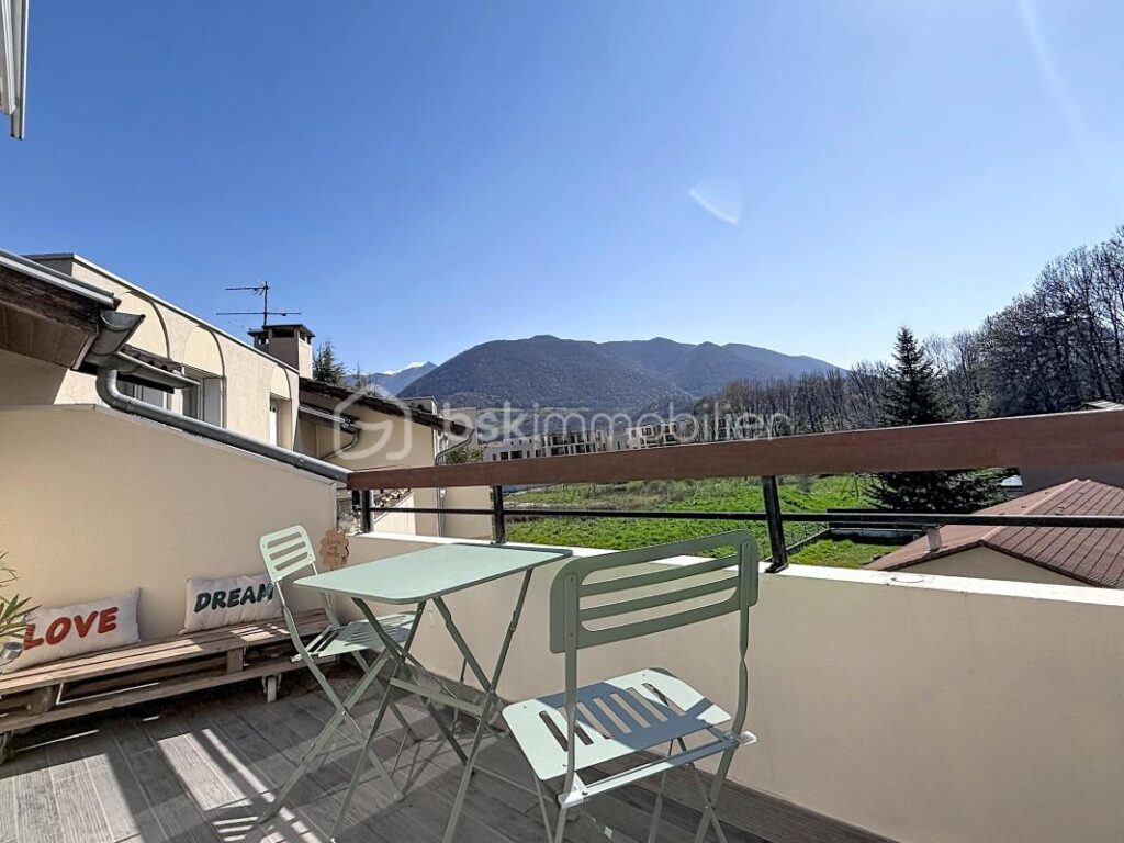 Appartement T3 de 75m2 environ avec terrasse – DERNIER ÉTAGE – 3 pièces – 2 chambres – 75 m²