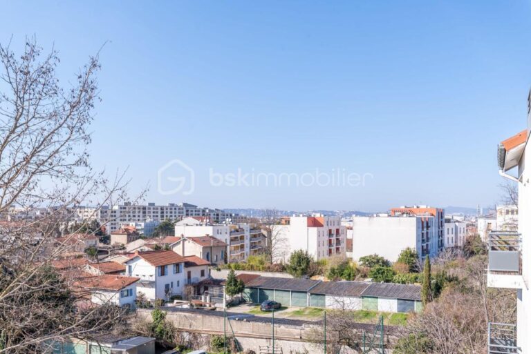 APPARTEMENT T3 CENTRE-VILLE AVEC GARAGE – PROCHE TRAM T10 – 3 pièces – 2 chambres – 57 m²