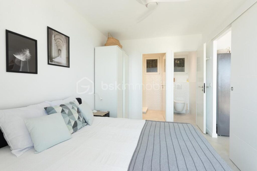 LE LAVANDOU – VUE EXCEPTIONNELLE – 2 pièces – 1 chambre – 36 m²