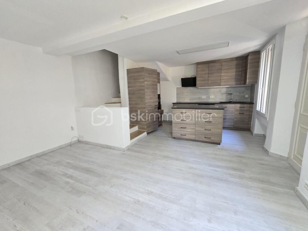 À VENDRE : Charmante maison de village à Cadenet – 4 pièces – 3 chambres – 75 m²